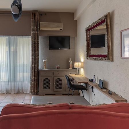Appartamento The Heart Of Plaka Atene Esterno foto