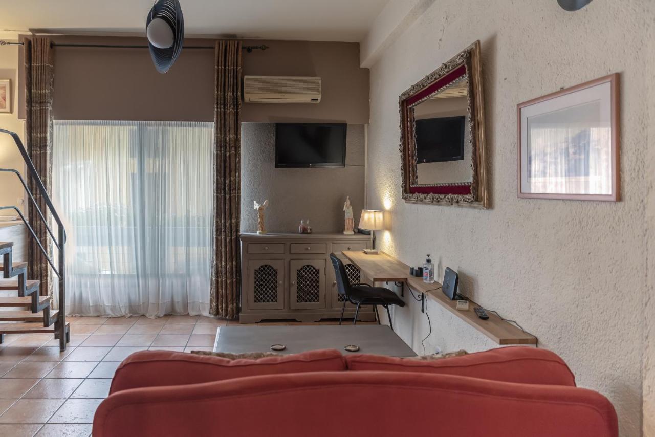 Appartamento The Heart Of Plaka Atene Esterno foto