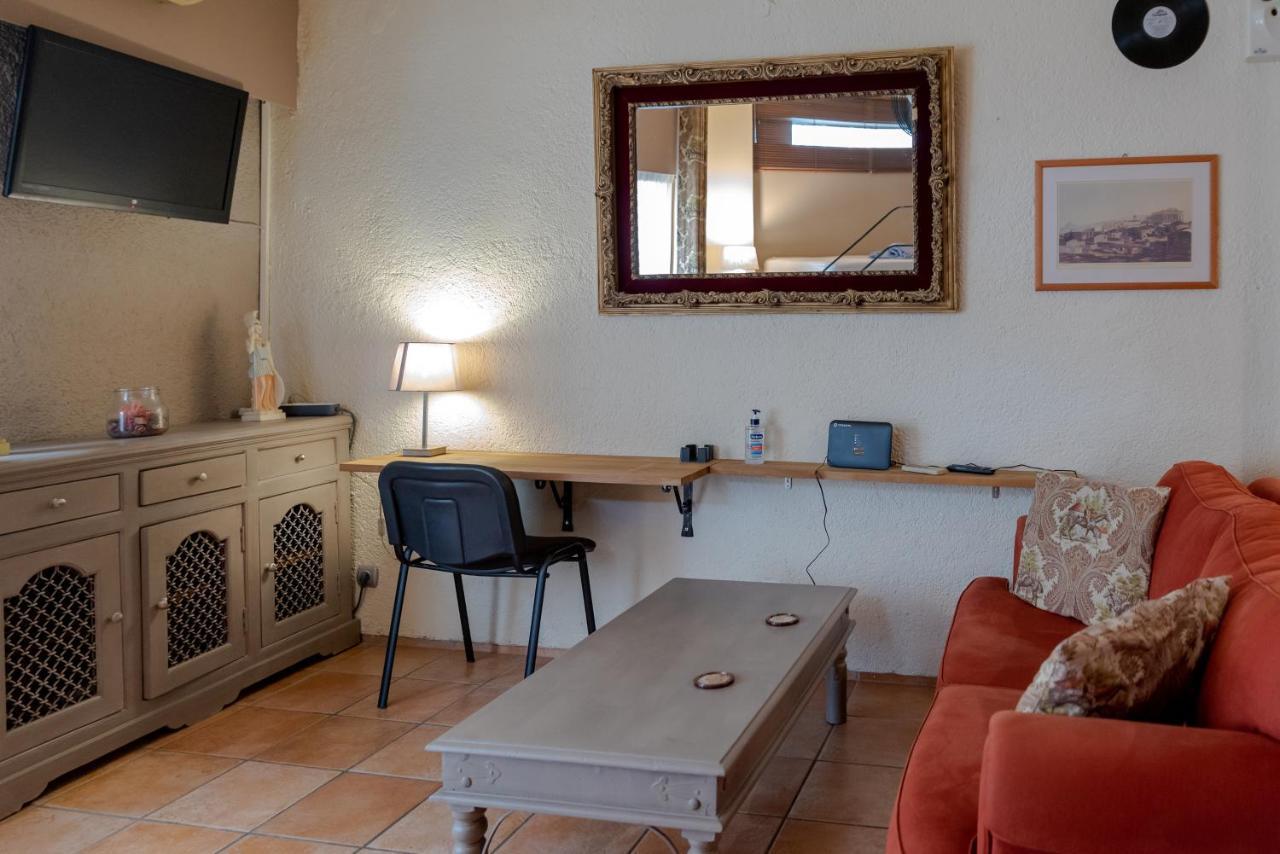 Appartamento The Heart Of Plaka Atene Esterno foto